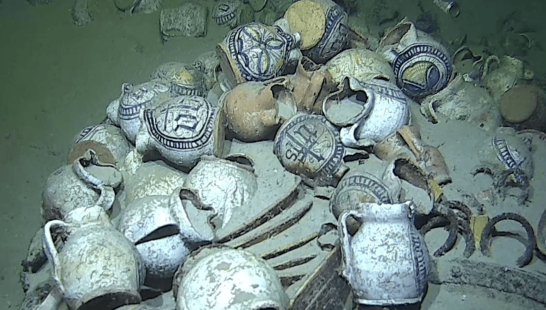 Au large de Ramatuelle, la marine nationale découvre par hasard une épave du XVIᵉ siècle engloutie à 2 500 mètres (la plus profonde de France)